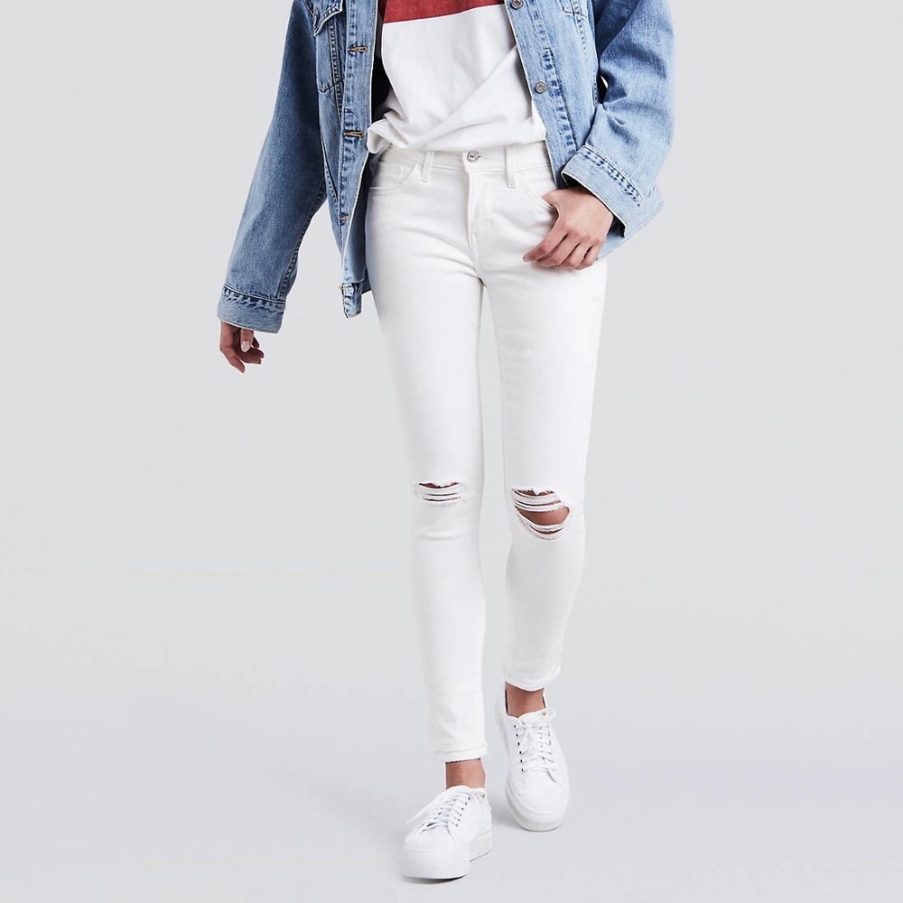 White Levi’s Skinny Jeans
